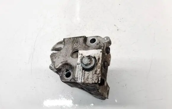 Engine mounting bracket