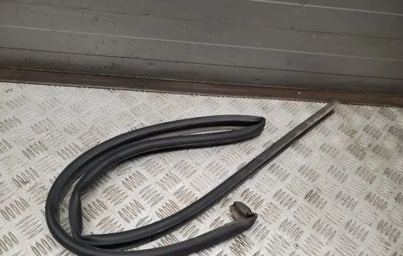 Audi Q8 Rear door rubber seal (on body) 4M8833177A