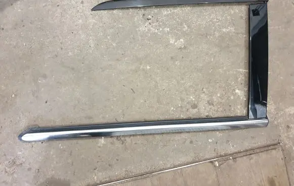 Mercedes-Benz GL X164 Rear side glass trim 1646908280 A1646908280