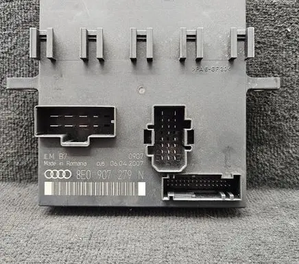 Audi A4 S4 B7 8E 8H Comfort/convenience module 8E0907279N