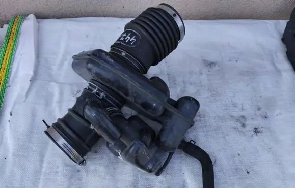 Intake resonator