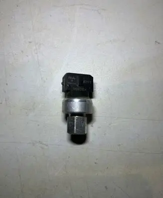 Volvo V70 Air conditioning (A/C) pressure sensor 31292004 93172