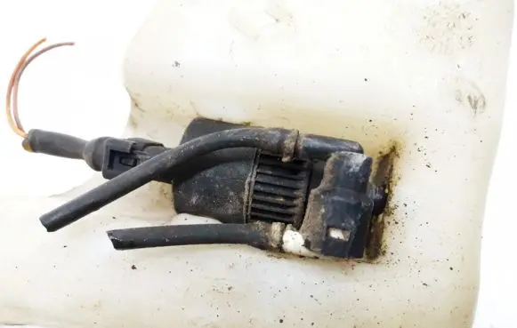 Renault Laguna I Windscreen/windshield washer pump