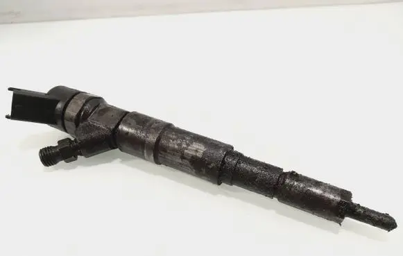 BMW 5 E39 Fuel injector 2354093 0445110029