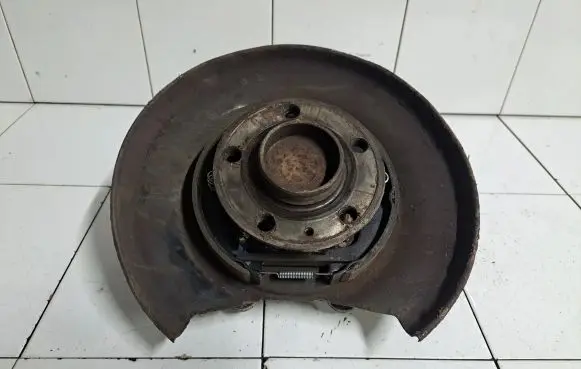 Volvo V70 Rear wheel hub 9200623