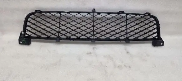 Suzuki Grand Vitara II Front bumper lower grill 7172165J0