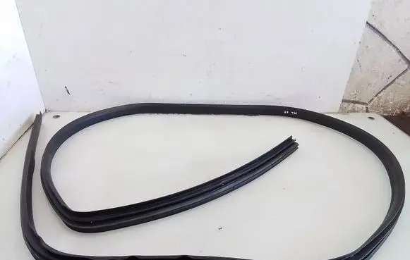 Mercedes-Benz ML W163 Rear door rubber seal (on body) 