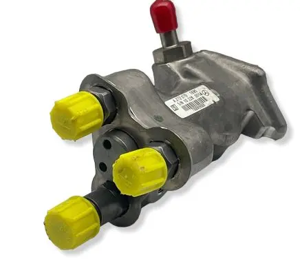 Mercedes-Benz C W204 Fuel distributor A2720701695 70009800