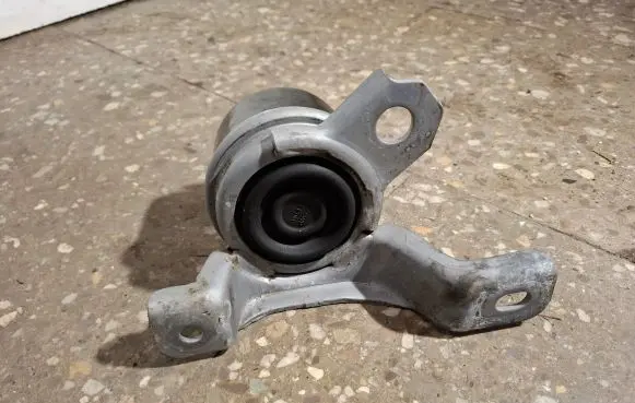 Volvo V60 Engine mount bracket 30793318 8G9N6F012BB
