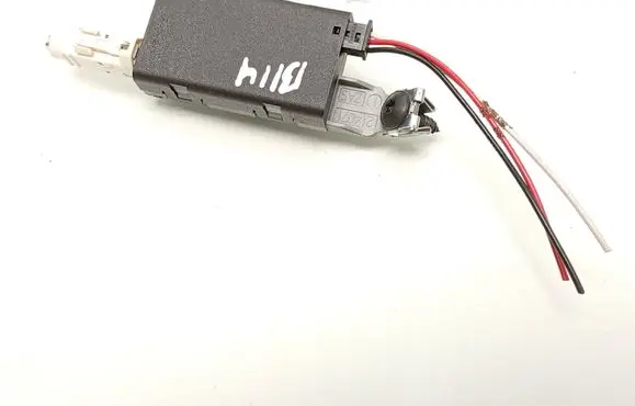 Peugeot RCZ Aerial antenna amplifier 214071