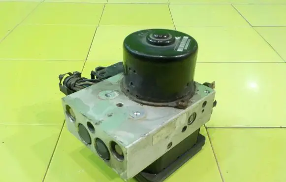 Volvo XC90 ABS Pump 30714956