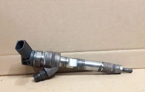 BMW 5 F10 F11 Fuel injector 0445110743 8514148