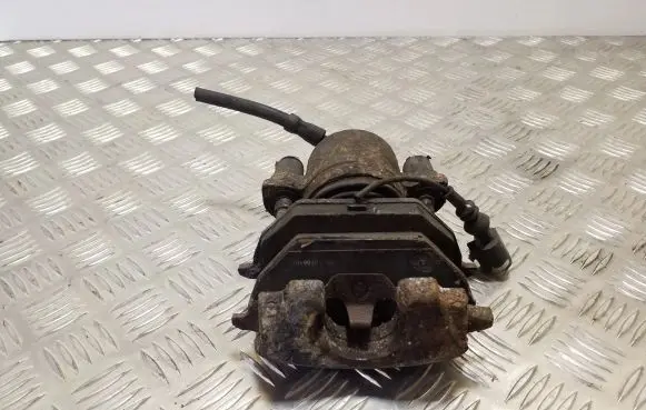 Volkswagen Golf IV Front brake caliper