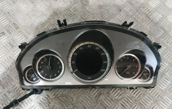 Mercedes-Benz E W212 Speedometer (instrument cluster) A2129001814