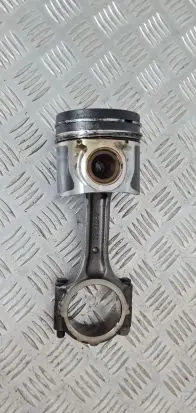 KIA Sorento Piston with connecting rod