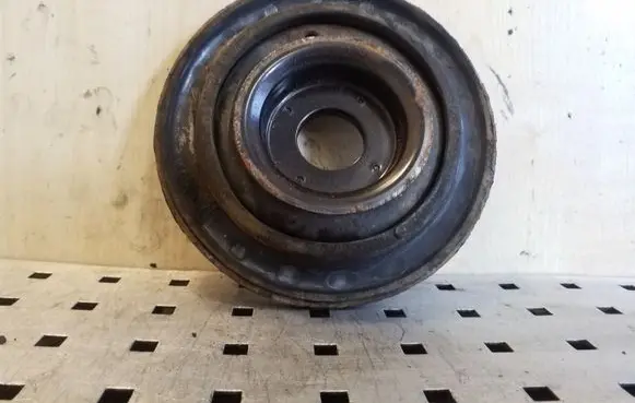 Suzuki Grand Vitara II Coil spring mount 