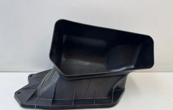 Porsche Macan (95B) Air intake duct part 8K2819904