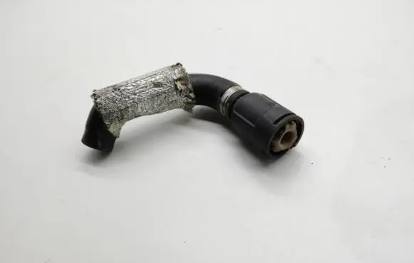 Audi Q7 4L Engine coolant pipe/hose 059121
