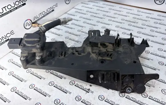 Other engine bay part