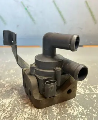 BMW 5 F10 F11 Electric auxiliary coolant/water pump 17669711 704077140 9239313