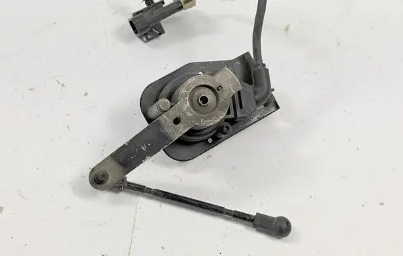 Cadillac Escalade Air suspension front height level sensor 22175442