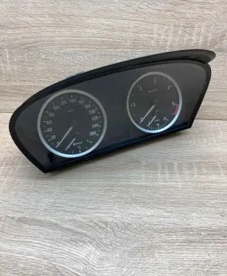 BMW 5 E60 E61 Speedometer (instrument cluster) 6983153 110080213 542