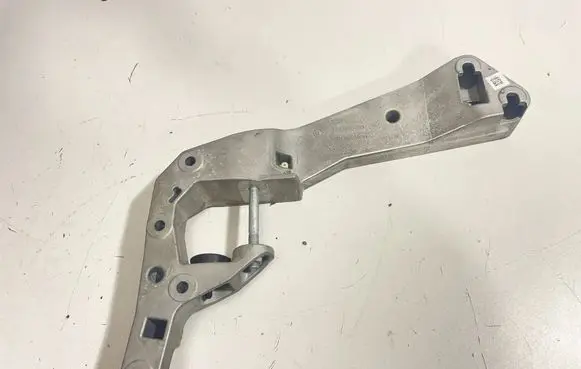 BMW X6 G06 Gearbox mounting bracket 8486998