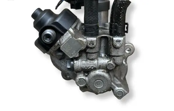 Seat Toledo IV (NH) Fuel injection high pressure pump 0445010537 04L130755D