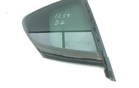 Alfa Romeo Giulia Rear vent window glass 