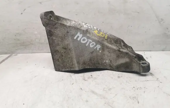 Volkswagen PASSAT B5.5 Engine mounting bracket 8D0199307P