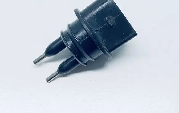Volkswagen Golf VI Windshield washer fluid level sensor 7M0919376