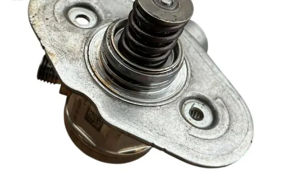Mini One - Cooper F56 F55 Fuel injection high pressure pump 7636881 0370107 13517636881