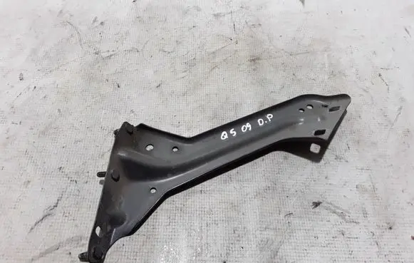 Fender mounting bracket