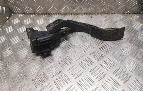 Volkswagen PASSAT B5.5 Accelerator throttle pedal 8D1721523F