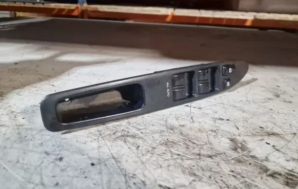 Toyota Avensis Verso Electric window control switch 8404044030