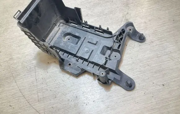 Seat Leon (1P) Battery box tray 1K0915333C