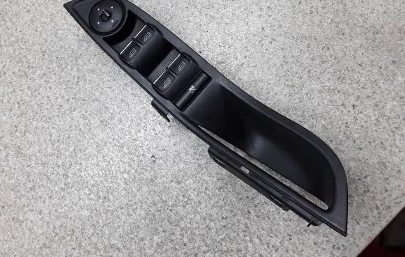 Ford Focus Electric window control switch AM5T14A132AA