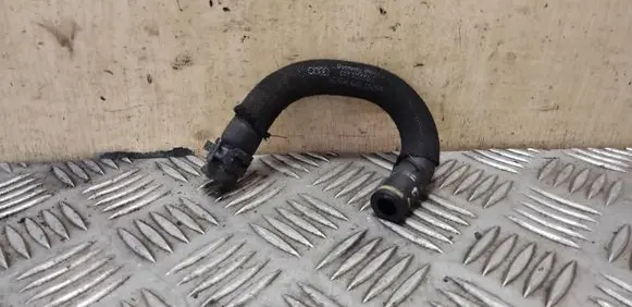 Audi A8 S8 D4 4H Engine coolant pipe/hose