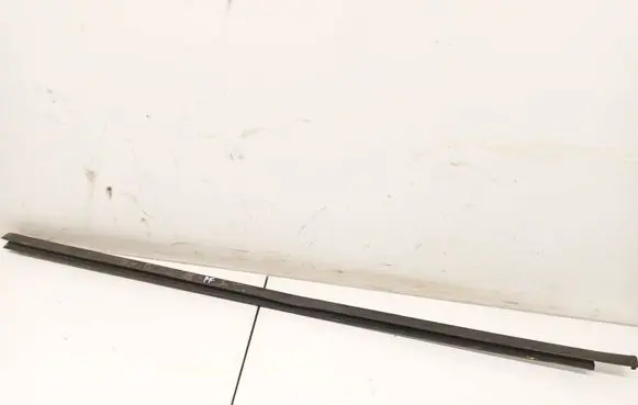 Ford Mondeo MK IV Front door glass trim molding 