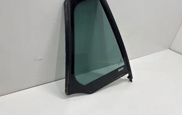 BMW 5 F10 F11 Rear vent window glass 43R001604 E000199