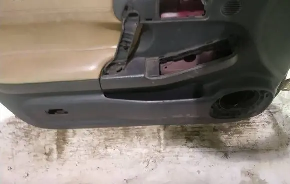 Opel Frontera B Front door card panel trim
