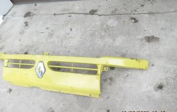 Renault Master II Front bumper upper radiator grill 7700352125