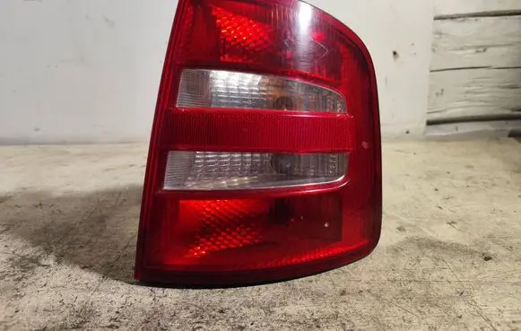 Skoda Fabia Mk1 (6Y) Rear/tail lights 6Y9945258 6y9945096
