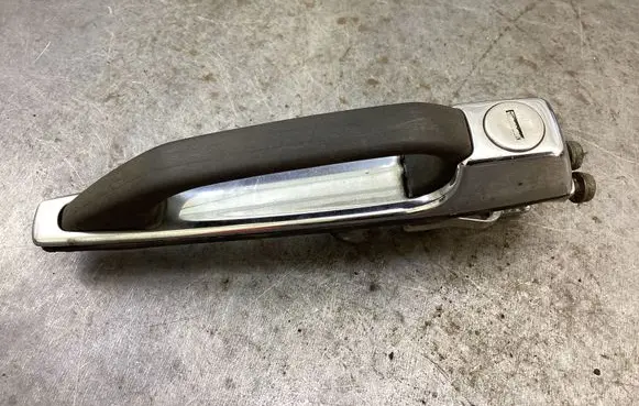 Mercedes-Benz W123 Front door exterior handle