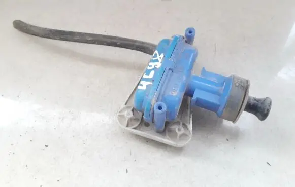 Audi 80 90 S2 B4 Central locking vacuum pump 893862153D