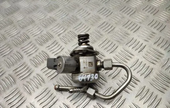 Volkswagen PASSAT B8 Fuel injection high pressure pump 04E127025B