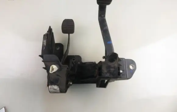 Renault Master III Pedal assembly 8200672233