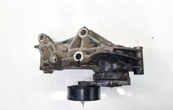 Opel Astra J Engine mounting bracket
