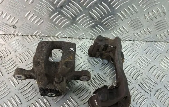 Hyundai Tucson TL Rear brake caliper 