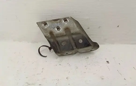 Volkswagen Touareg II Fender mounting bracket 7P6821151B